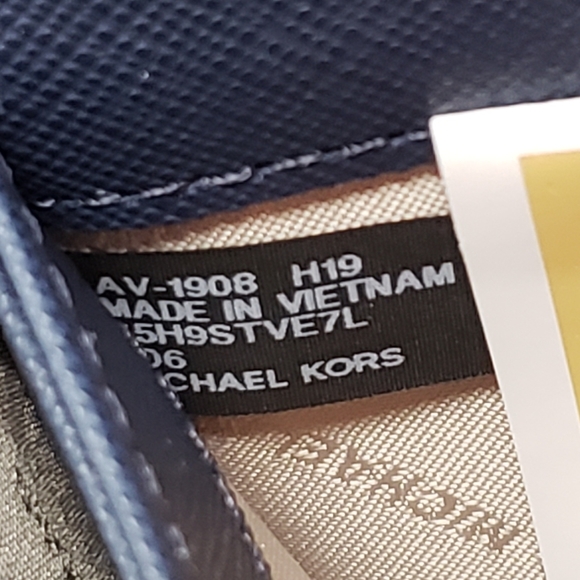 ⚠️LAST 1⚠️Michael Kors Large Carryall Wallet Blue - Picture 4 of 5